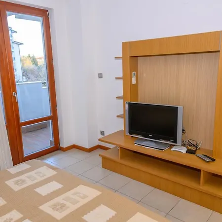 아파트 за гости затворен комплекс емералд