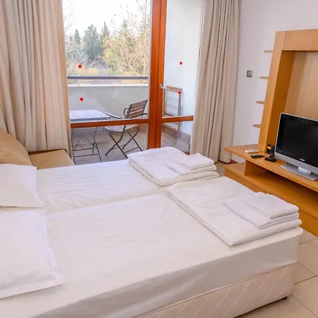 за гости затворен комплекс емералд * 라브다