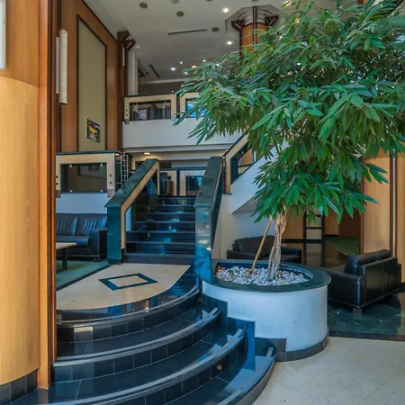 за гости затворен комплекс емералд * 라브다