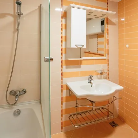 за гости затворен комплекс емералд 라브다