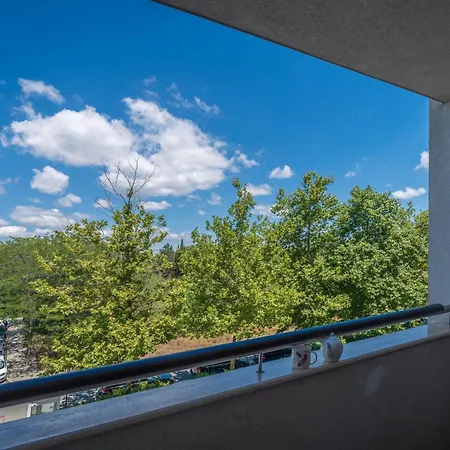 아파트 за гости затворен комплекс емералд