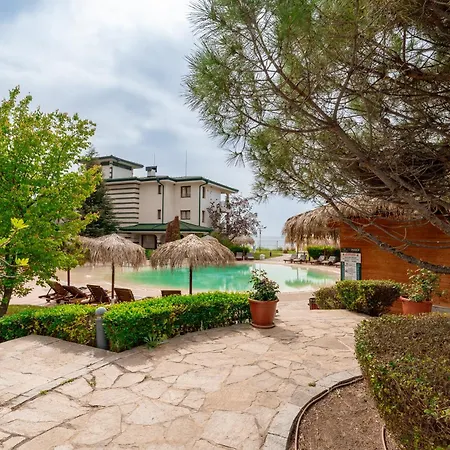 за гости затворен комплекс емералд 라브다