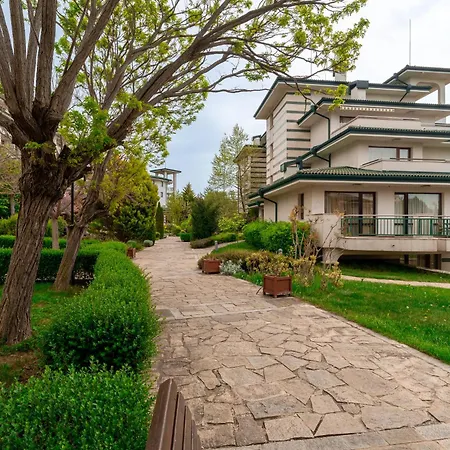 아파트 за гости затворен комплекс емералд