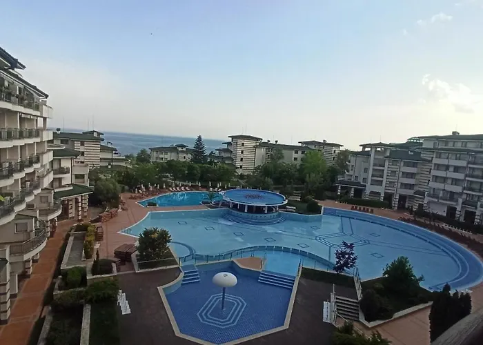 за гости затворен комплекс емералд