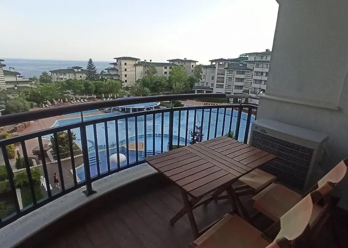 за гости затворен комплекс емералд Appartement Ravda