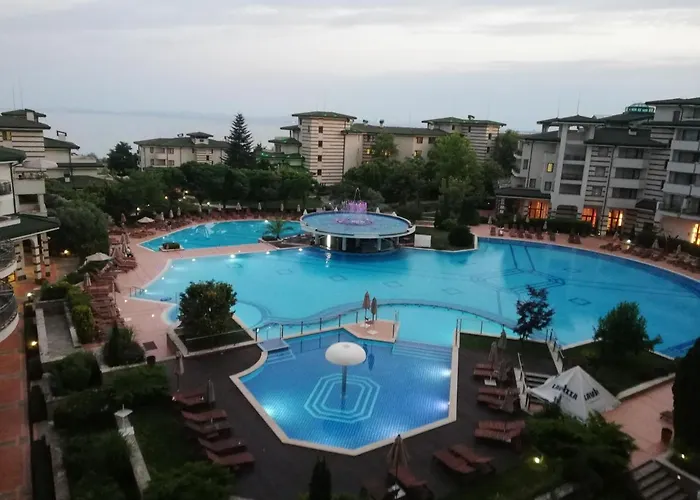 за гости затворен комплекс емералд Appartement