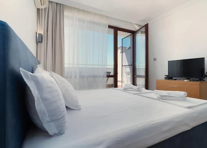 за гости затворен комплекс емералд Appartement Ravda