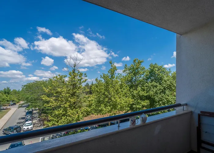 Appartement за гости затворен комплекс емералд