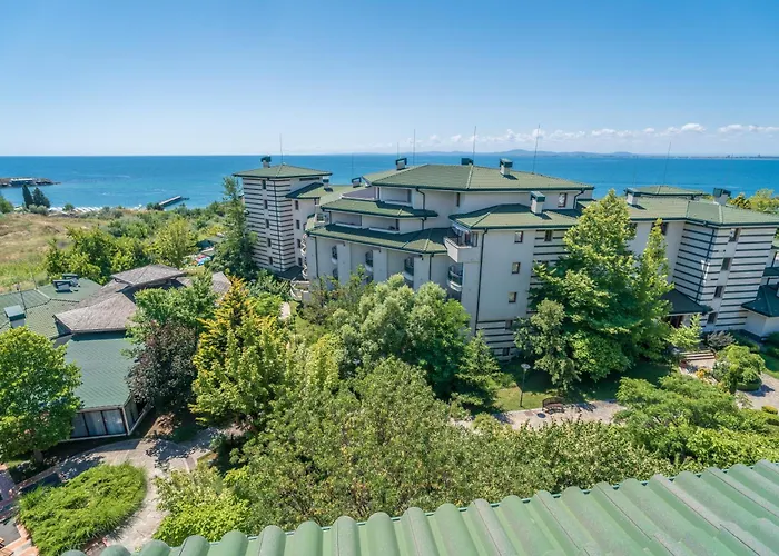 за гости затворен комплекс емералд *