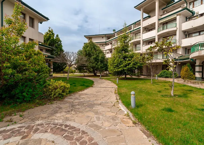 за гости затворен комплекс емералд Appartement Ravda