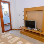 Apartment за гости затворен комплекс емералд