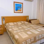 за гости затворен комплекс емералд Apartment