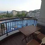 за гости затворен комплекс емералд Apartment Ravda