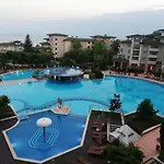 за гости затворен комплекс емералд