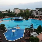 за гости затворен комплекс емералд