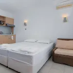 за гости затворен комплекс емералд Apartment