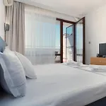 за гости затворен комплекс емералд Apartment Ravda