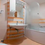 за гости затворен комплекс емералд Apartment