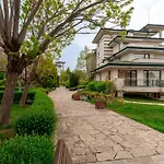 Apartment за гости затворен комплекс емералд