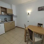 за гости затворен комплекс емералд Apartment Ravda