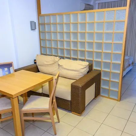 за гости затворен комплекс емералд Apartment