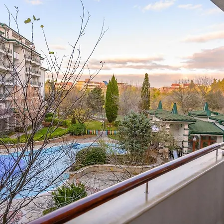 за гости затворен комплекс емералд Appartement