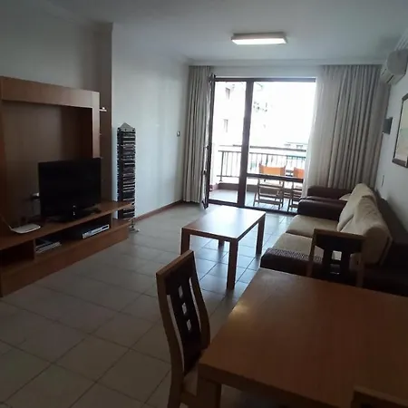 за гости затворен комплекс емералд Apartment