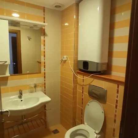 за гости затворен комплекс емералд Apartment Rawda