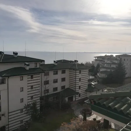 за гости затворен комплекс емералд Ravda