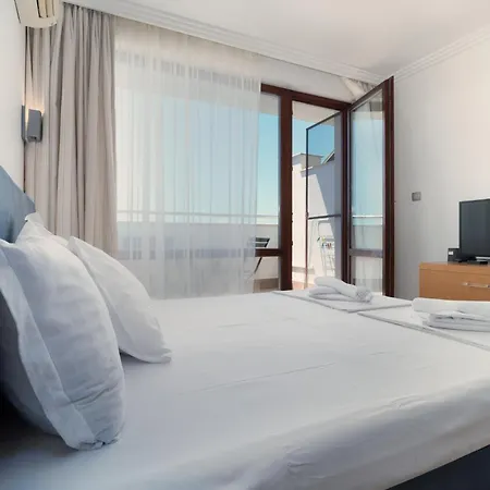 за гости затворен комплекс емералд Appartement Ravda