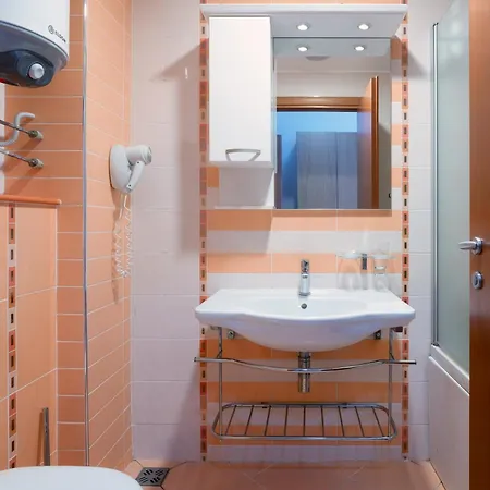 за гости затворен комплекс емералд Apartment *