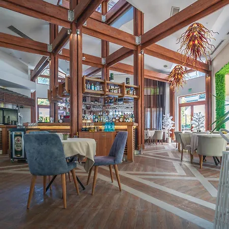 за гости затворен комплекс емералд Apartment Ravda