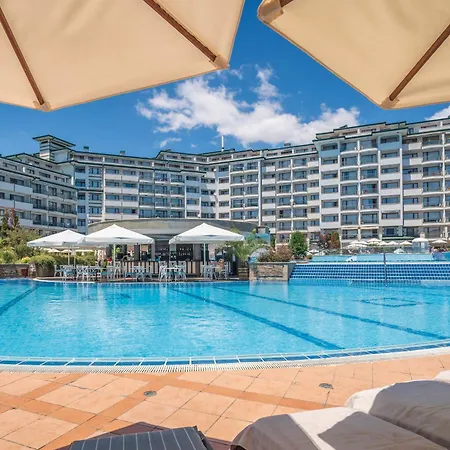 за гости затворен комплекс емералд Appartement Ravda