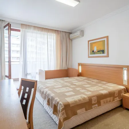 за гости затворен комплекс емералд Appartement