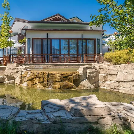 за гости затворен комплекс емералд * Rawda