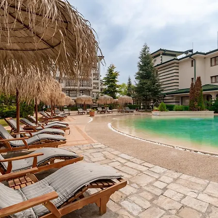 за гости затворен комплекс емералд Apartment *