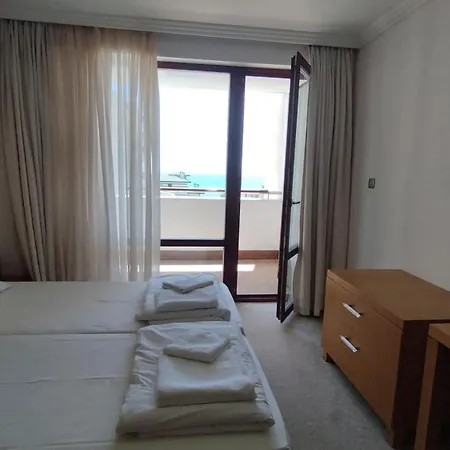 за гости затворен комплекс емералд Appartement
