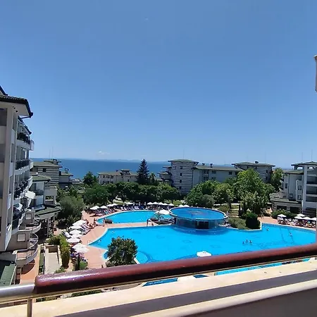 за гости затворен комплекс емералд Appartement Ravda