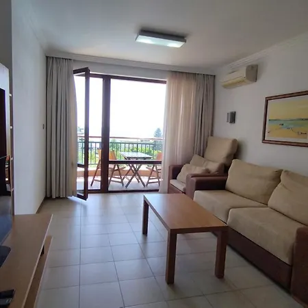 за гости затворен комплекс емералд Appartement