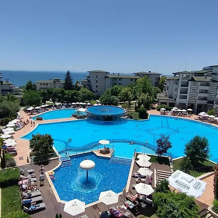 за гости затворен комплекс емералд Appartement Ravda