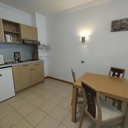 за гости затворен комплекс емералд Appartement Ravda