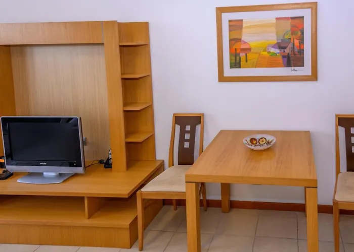 за гости затворен комплекс емералд Apartamento Ravda