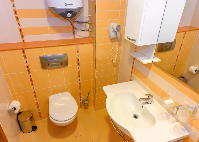 за гости затворен комплекс емералд *