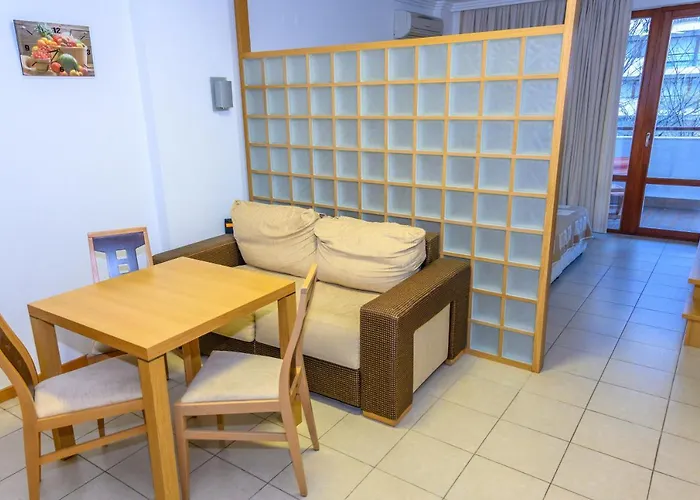 за гости затворен комплекс емералд Apartamento