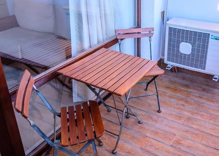 за гости затворен комплекс емералд Ravda