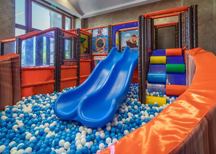 за гости затворен комплекс емералд