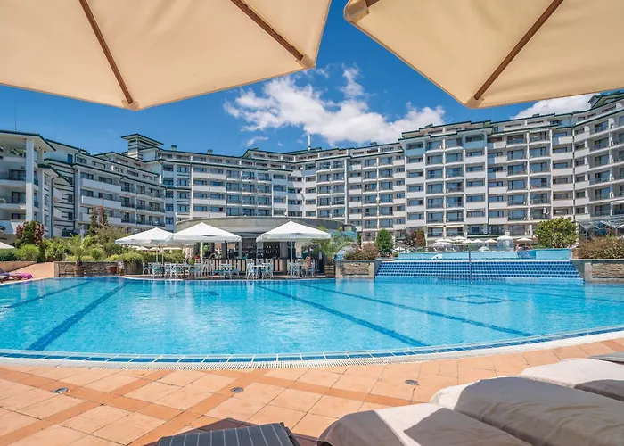 за гости затворен комплекс емералд Apartamento Ravda