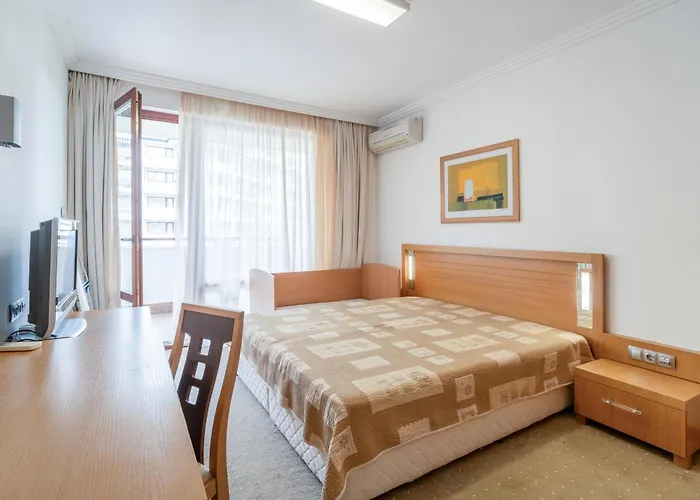 за гости затворен комплекс емералд Apartamento