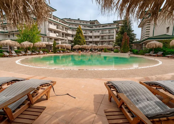 за гости затворен комплекс емералд Apartamento *