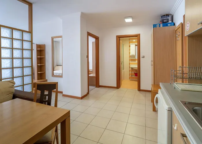 за гости затворен комплекс емералд